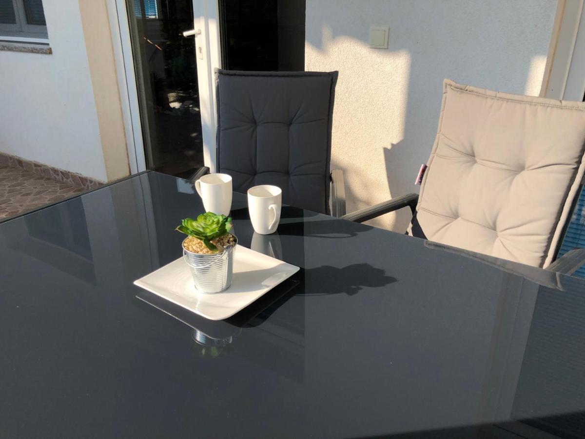 Apartments Delfini Sveti Filip i Jakov Eksteriør billede