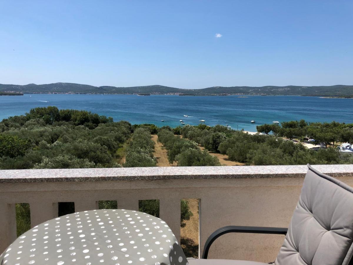 Apartments Delfini Sveti Filip i Jakov Eksteriør billede
